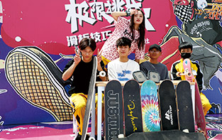 鄭州汽修學校_滑板車大比拼