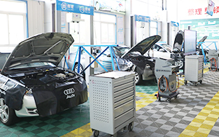 萬通汽車學校_奧迪實訓室