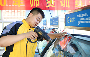 鄭州汽修培訓學校_汽車美容貼膜