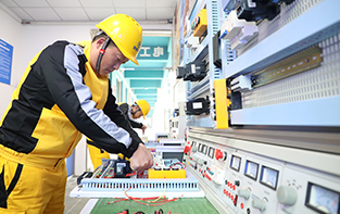 鄭州汽修培訓學校_電工實訓